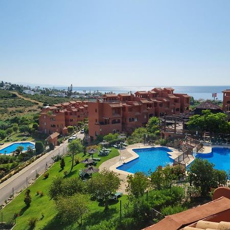 Sea View Penthouse Apartment With Hot Tub - Casa Bella Vista, Buenas Noches , Estepona Exterior photo