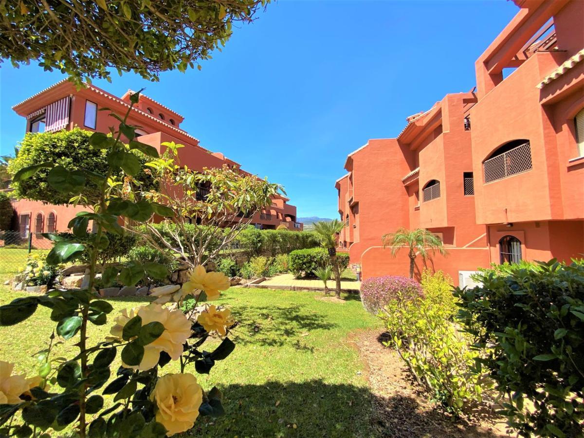 Sea View Penthouse Apartment With Hot Tub - Casa Bella Vista, Buenas Noches , Estepona Exterior photo